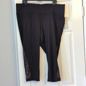 NWT Lane Bryant Livi Active cooling Capri workout bottoms size 22/24